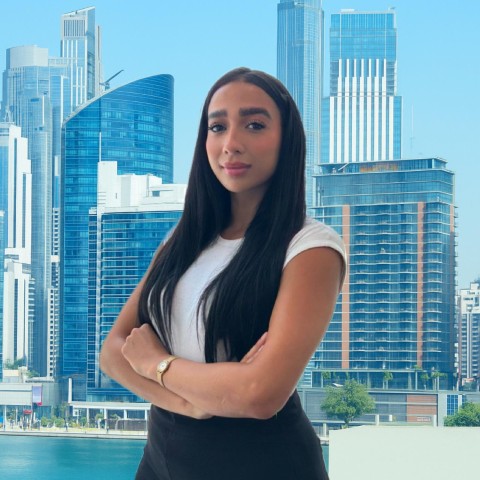 Myriam Razim — Consultante Corporate